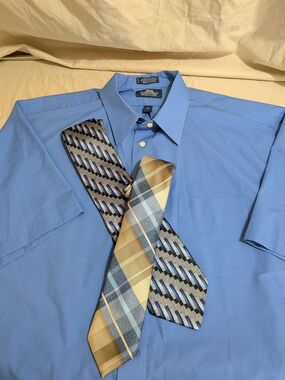 Stafford Wrinkle‑Free Short Sleeve Shirt + 2 Tie Bundle • Size 18 • Easy Care